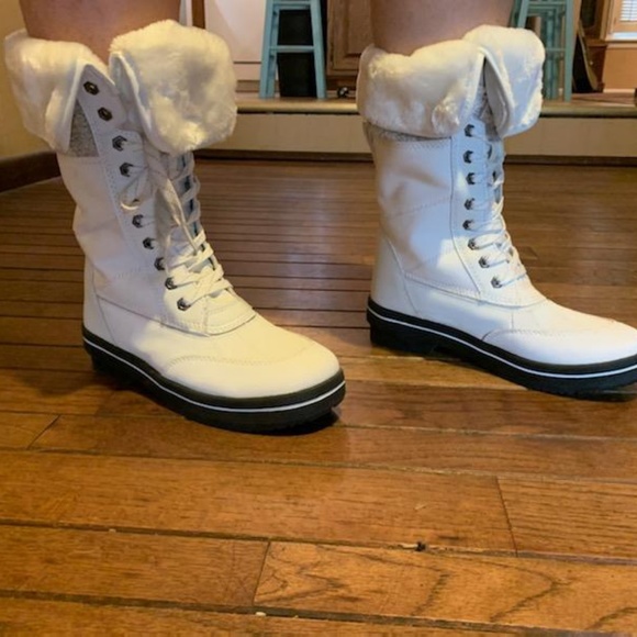 Steve Madden Shoes - Madden Girl snow boots women's size 9